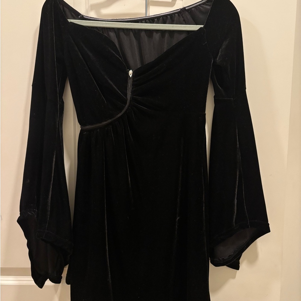 Restyle Chic Black Velvet Long Sleeve tunic top